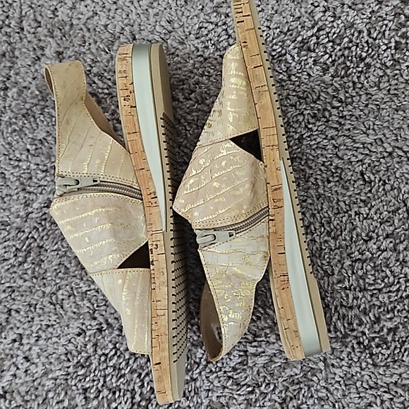 Sesto Meucci Sabita metalluc shimmery tan/gold sandals-9 - Picture 3 of 10